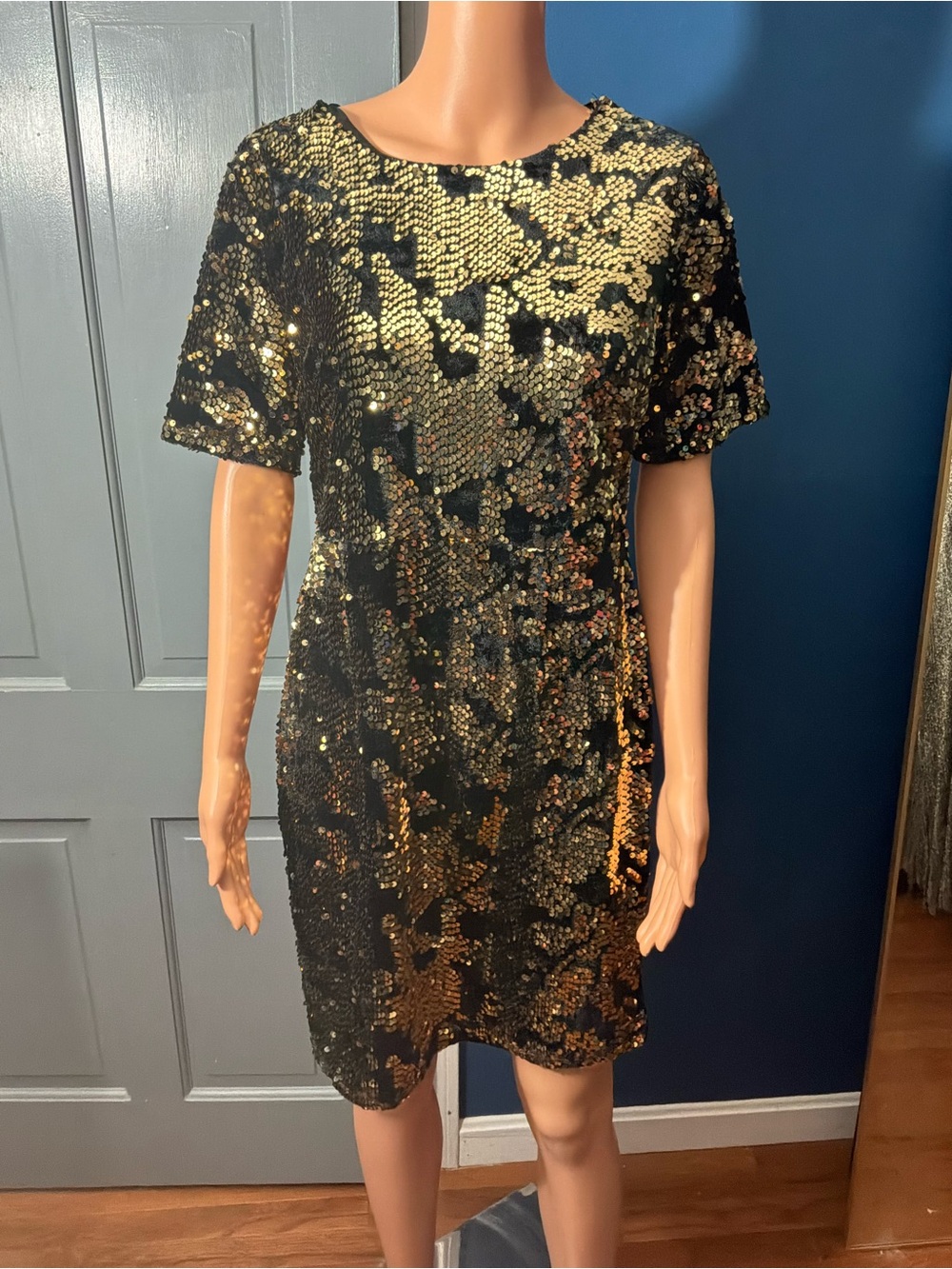 INC International Concepts Black and Gold Sequin Short Sleeve Shift Dress